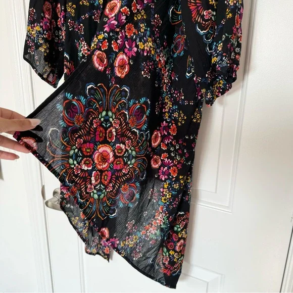 Patrons of peace black floral kimono, fits many sizes - Picture 3 of 7